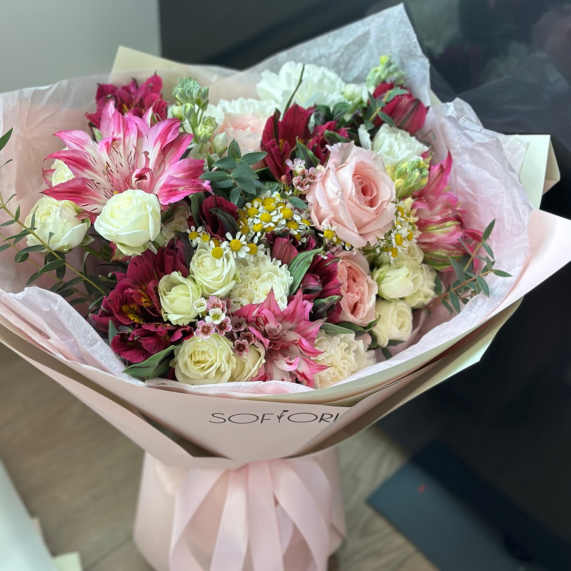 Alstroemeria & Roses
